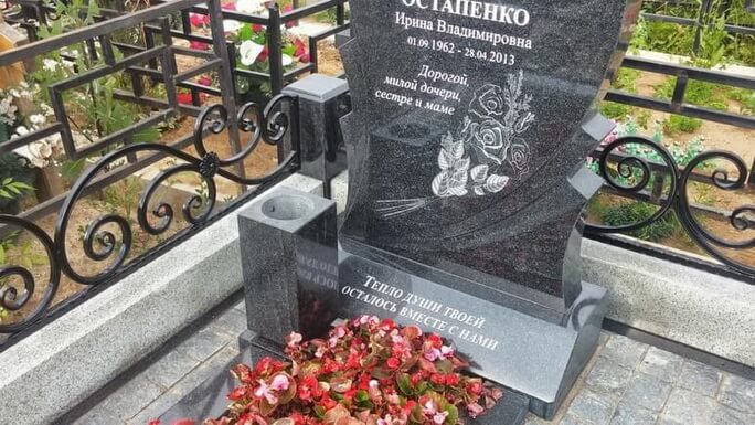 Цоколь из габбро-диабаза Сочи Эконом памятник Башня с профильной резкой Боровицкая